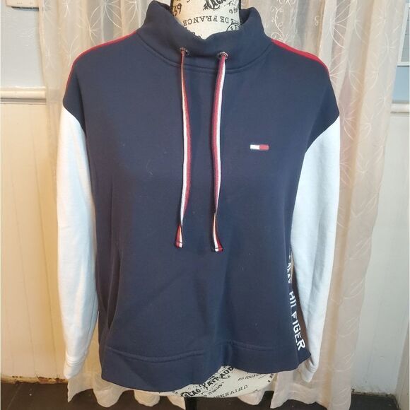 Tommy Hilfiger Tops - Tommy Hilfiger cropped sweatshirt sz med